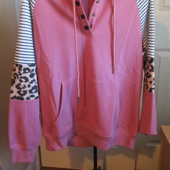 New NWOT Ladies Soft  Pink Pullover Sweatshirt with Hood Snap Close - Picture 2 of 9